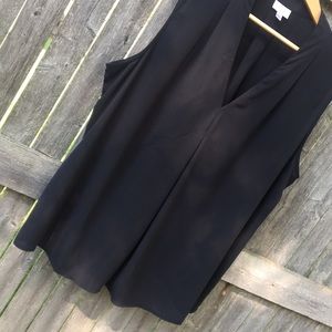 Sleeveless black work top Avenue 18/20